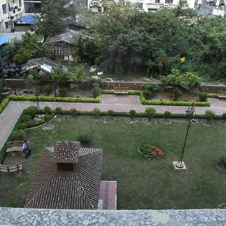 Lynq Aero Hotel Kolkata Exterior photo