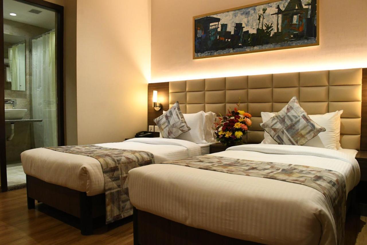 Lynq Aero Hotel Kolkata Exterior photo